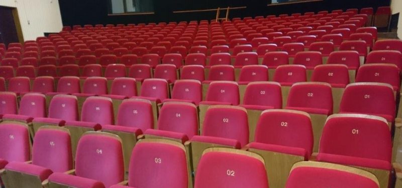 Divadlo prodává sedadla